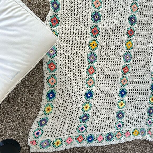 Vintage Hand Crocheted Granny Floral Cottagecore Boho Throw Blanket Afghan - Picture 2 of 11